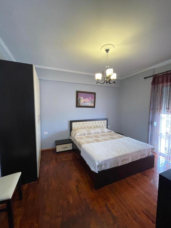 Oni'S Apartments Sarandë Buitenkant foto